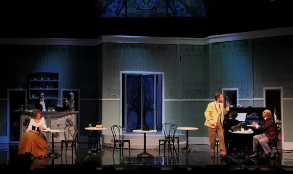 Самарский драмтеатр приглашает зрителей на "Неаполитанские каникулы"