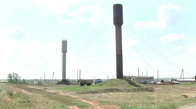 В Новом Кутулуке установили новую водонапорную башню