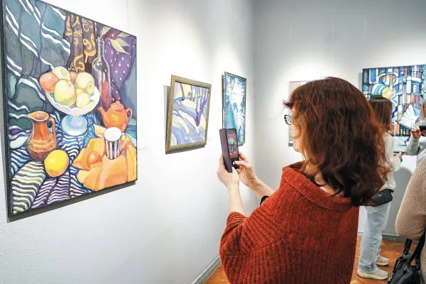 Старый город и волжские дали: в Самаре представили работы Елены Малыгиной