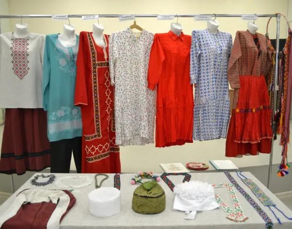Жители Алексеевки смогли увидеть костюмы народов Самарской области