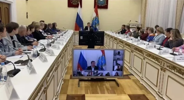 Дмитрий Азаров проводит встречу с представителями Российского движения детей и молодежи