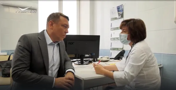 Руководитель Самарской лиги КВН Сергей Ларионов прошел вакцинацию от гриппа