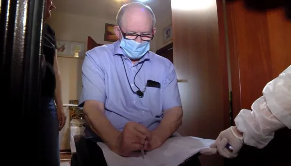 Глава "Ассоциации Десница" на дому проголосовал по поправкам в Конституцию