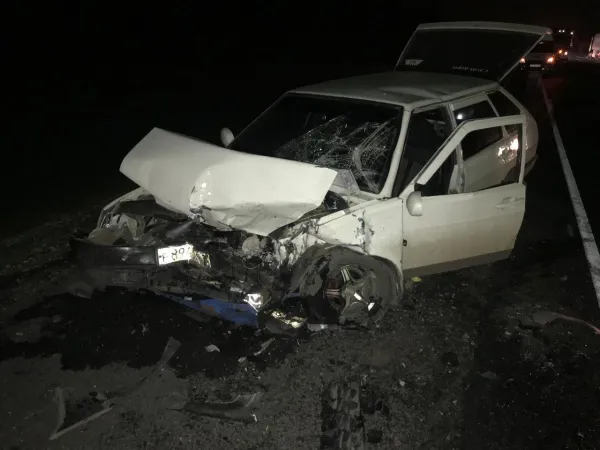 В Самарской области на трассе автоледи спровоцировала серьёзную аварию