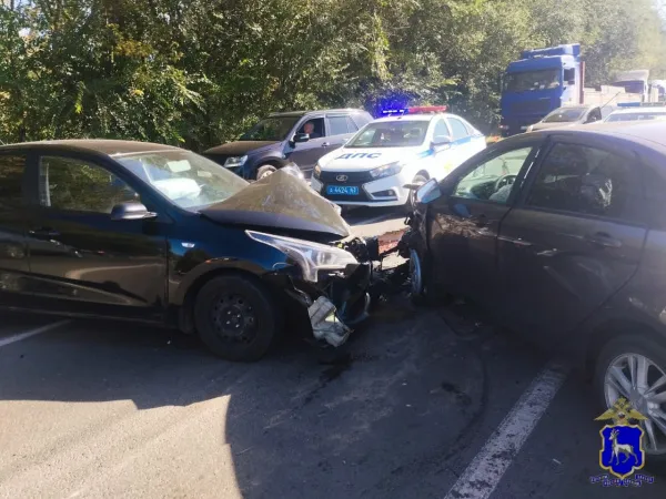 Пострадали 5 человек: в Самарской области 23 сентября столкнулись 3 легковушки