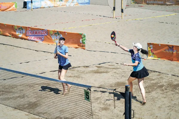 Добыли медали на песке: в Самаре прошли два национальных первенства по пляжному теннису