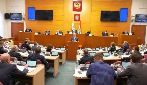 Депутаты губдумы единогласно поддержали инициативу Дмитрия Азарова о возобновлении выплат ветеранам