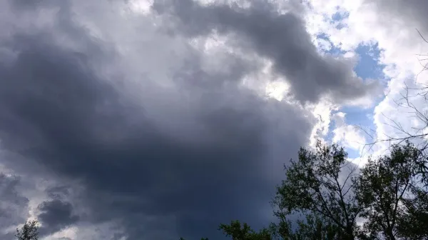 На Самарскую область 2 августа надвигаются гроза и шквалистый ветер 