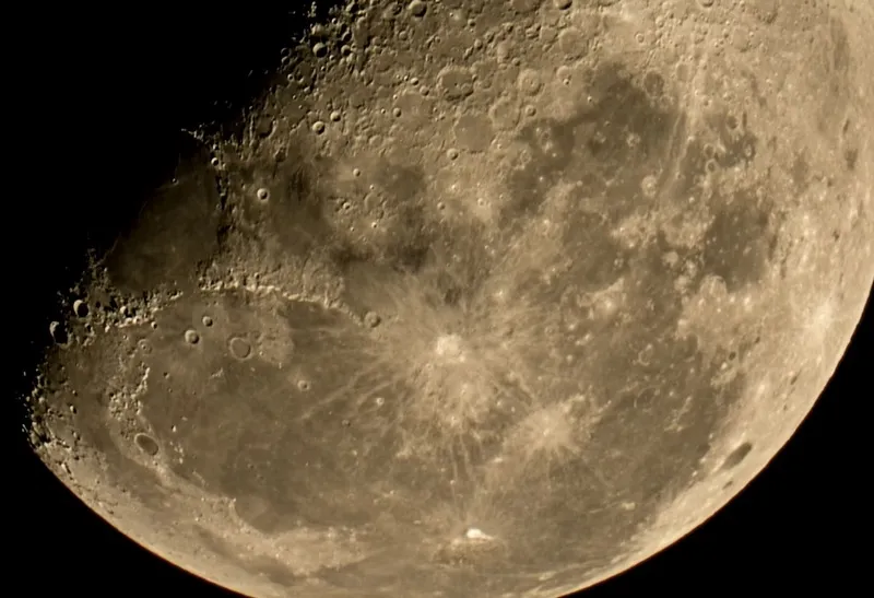 Квартиры на Луне: самарцев приглашают посмотреть необычный ролик 