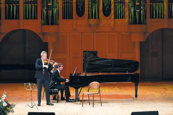 В Самарской филармонии выступит выдающийся скрипач Вадим Репин 