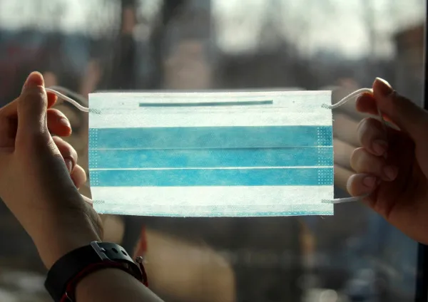 Российских учителей в новом учебном году обяжут носить маски