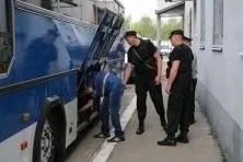 Нелегальных мигрантов из Самарской области выдворили на родину