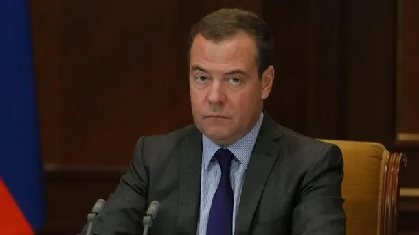 Медведев отметил необходимость привлечения в Россию специалистов из-за рубежа 