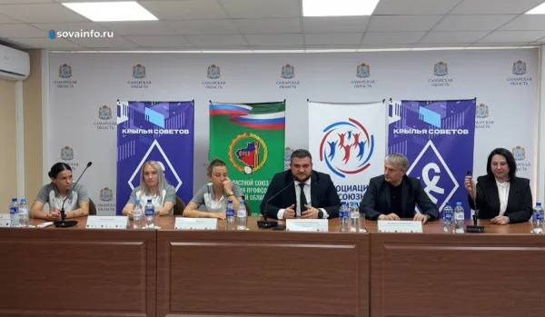 Игроки женских Крыльев Советов встретились со студентами