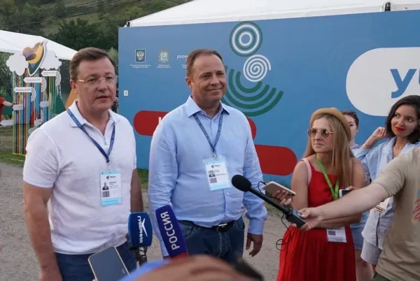 "Здесь талантливые и креативные люди": Дмитрий Азаров - об участниках "iВолги"