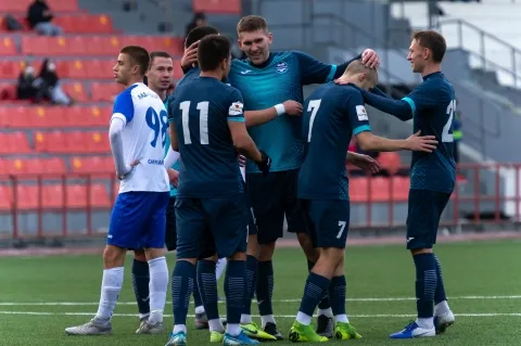 "Лада-Тольятти" пропустила в Челябинске семь голов