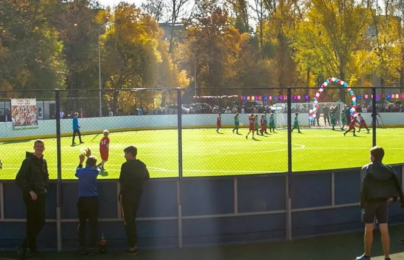 В поселке Сердовине в новом сквере созданы условия для занятий спортом 