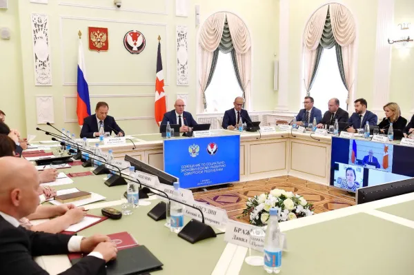 Дмитрий Чернышенко и Игорь Комаров обсудили направления социально-экономического и технологического развития Республики Удмуртия