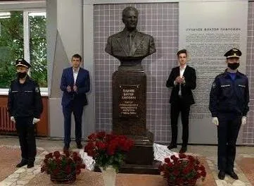 Самаре открыли бюст ректору-легенде Виктору Лукачеву 