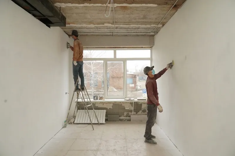 Общественники и депутаты Отрадного проверили ход ремонта медучреждений 