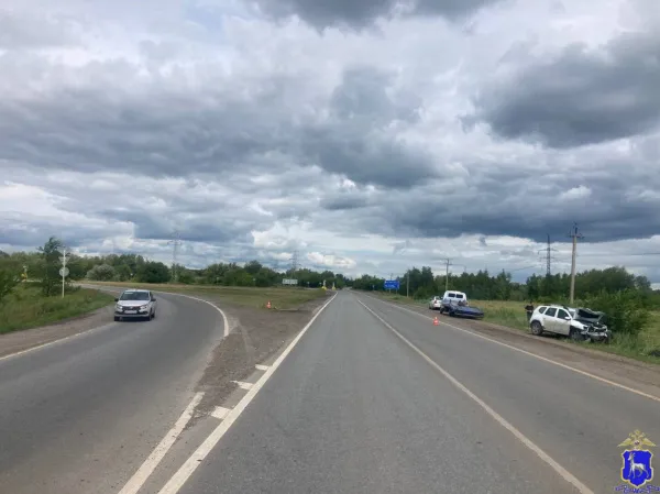 В Тольятти мужчина на "Приоре" врезался в столб