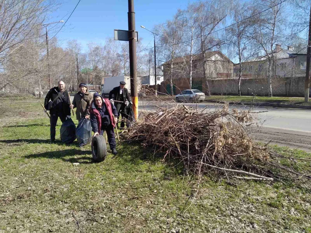 В Тольятти коммунальные службы и жители вышли на субботник 16 апреля | СОВА  - главные новости Самары