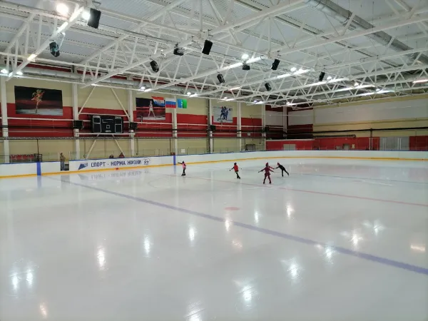 В Похвистневе юные фигуристы соревновались на "Призы Деда Мороза" 