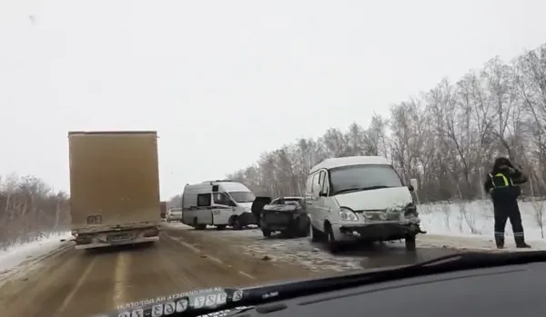 Погиб один человек: в Самарской области Lada Granta врезалась в Infiniti и задела "ГАЗель"   