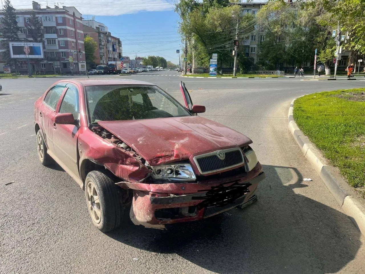 В Самаре на перекрестке Гагарина и Авроры столкнулись две легковушки | СОВА  - главные новости Самары