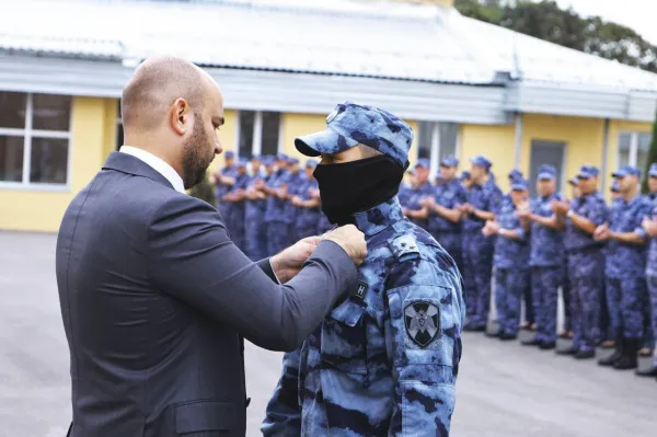 Вячеслав Федорищев вручил госнаграды росгвардейцам за выполнение боевых задач во время специальной военной операции