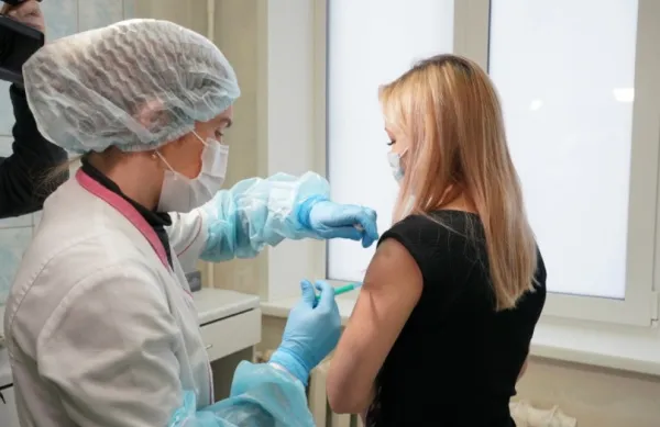 В Самарской области выполнен план по вакцинации педагогов и медиков