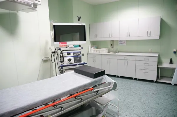 Отец отдал орган сыну: хирурги выполнили пересадку почки 18-летнему пациенту