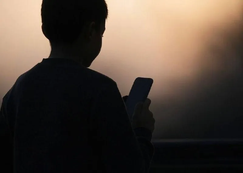 Неизвестный пырнул ножом подростка посреди улицы