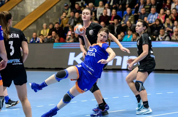 Гандбольная "Лада" обыграла "Ставрополье"