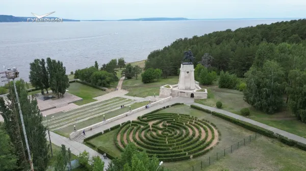 В Тольятти открылась выставка архивных фотографий к юбилею памятника Татищеву