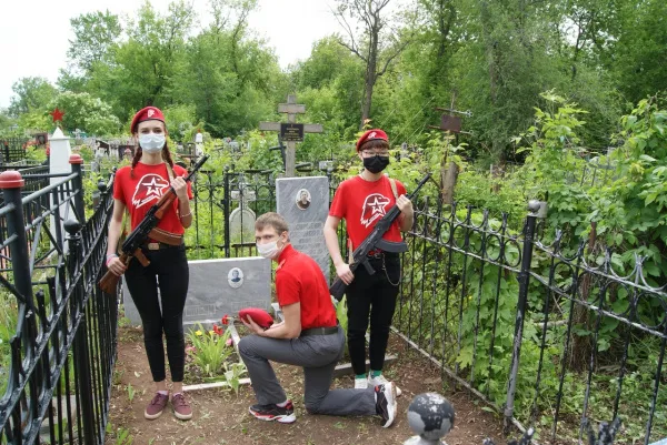 Юнармейцы Самарской области привели в порядок могилу участника войны