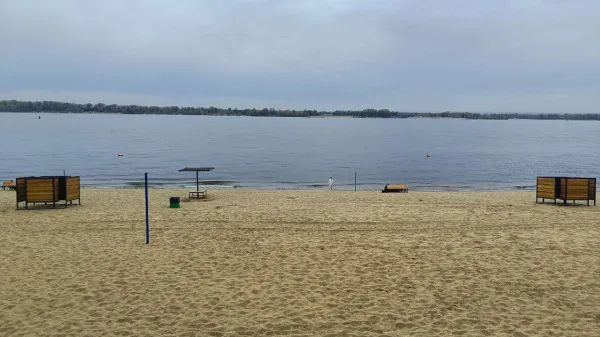 В Самаре начали вывозить пляжное оборудование на зимнее хранение