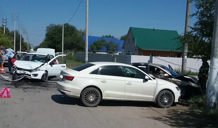 В Самарской области автоледи спровоцировала массовое ДТП с тремя машинами