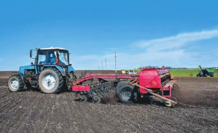 Хлеборобы вышли в поля: в Похвистневском районе приступили к севу яровых культур