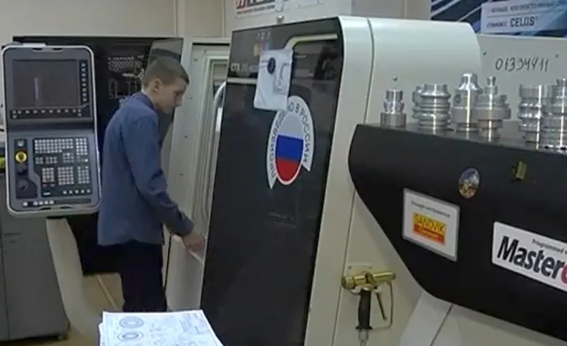 Сызранские студенты работают на современных станках 