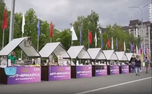 В Самаре прошла ярмарка товаров самозанятых в рамках фестиваля "Российская студенческая весна"