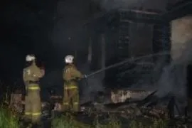 Сильный пожар в частном доме на проспекте Кирова в Самаре произошел минувшей ночью