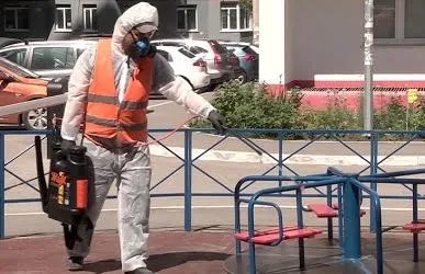 В Самарской области продолжают проводить санитарную обработку подъездов