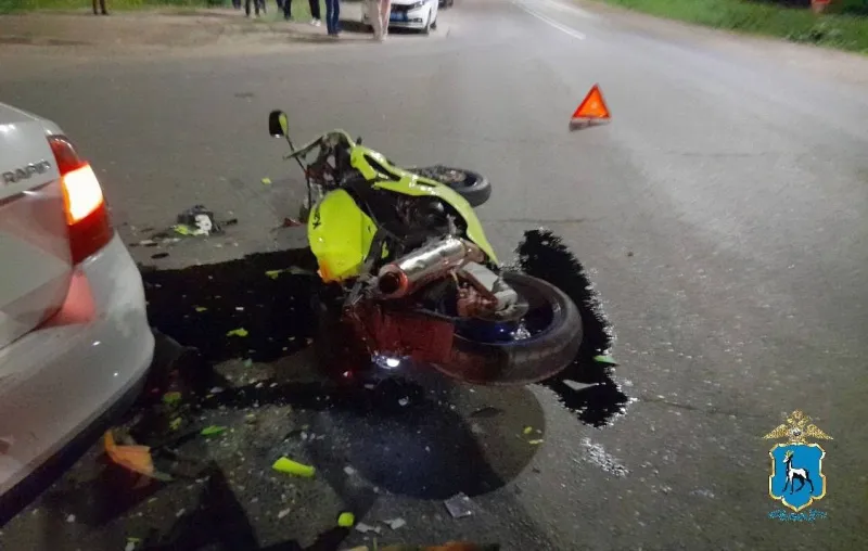 Не уступил дорогу: в Жигулевске мужчина на Skoda врезался в мотоциклиста