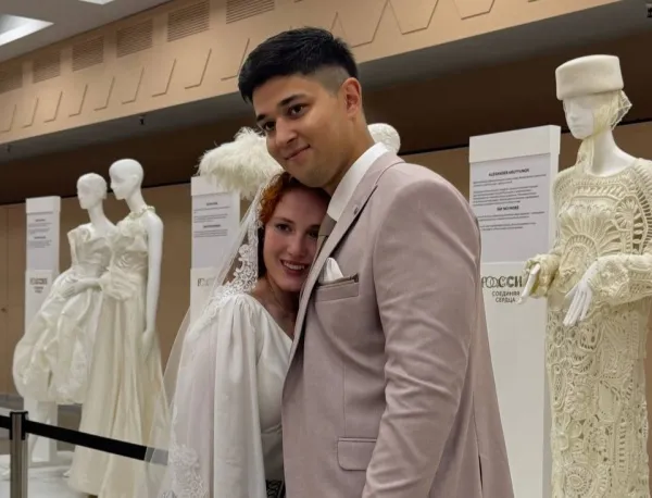 Президент России Владимир Путин поздравил молодоженов с Днем семьи