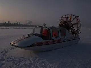 В Самарской области беременная женщина оказалась в автомобиле, застрявшем на середине Волги