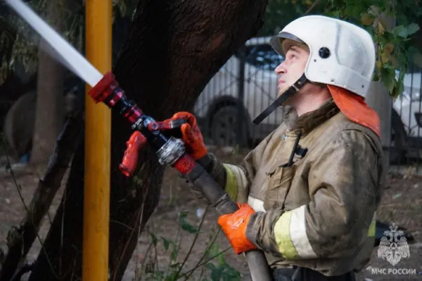 В Кировском районе Самары горел частный дом на 250 квадратах