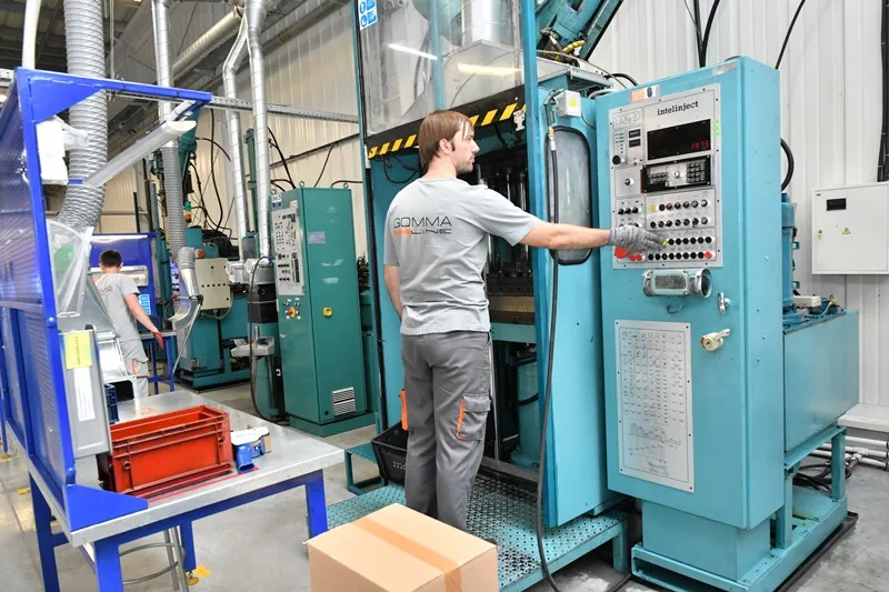 Дмитрий Азаров: за три года в области открыто 44 новых производства, создано 30 тысяч рабочих мест