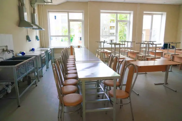 Департамент образования, общественники и родители учеников проверили работу столовой самарской школы  29