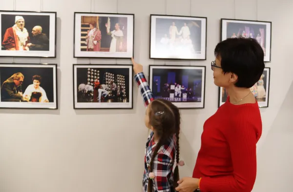 Тольяттинцев приглашают на выставку, посвященную 35-летию драмтеатра